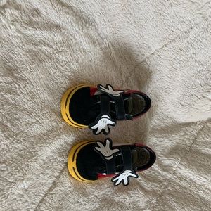 Mickey Mouse VANS TODDLER OLD SKOOL V size 8